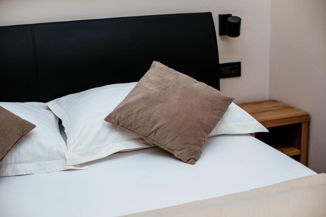 City Harbour Deluxe Suites Zadar Buitenkant foto